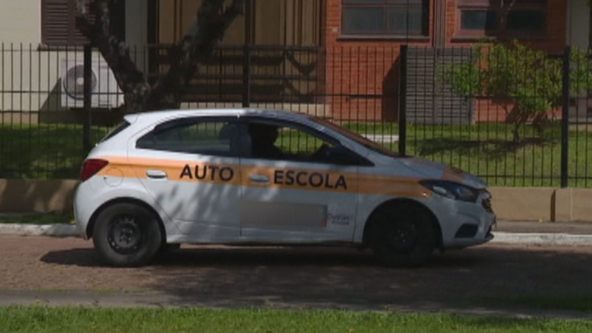 instrutores-autonomos,-nova-pontuacao-e-uso-de-carro-particular:-mudancas-para-tirar-cnh-passam-a-valer-no-rs