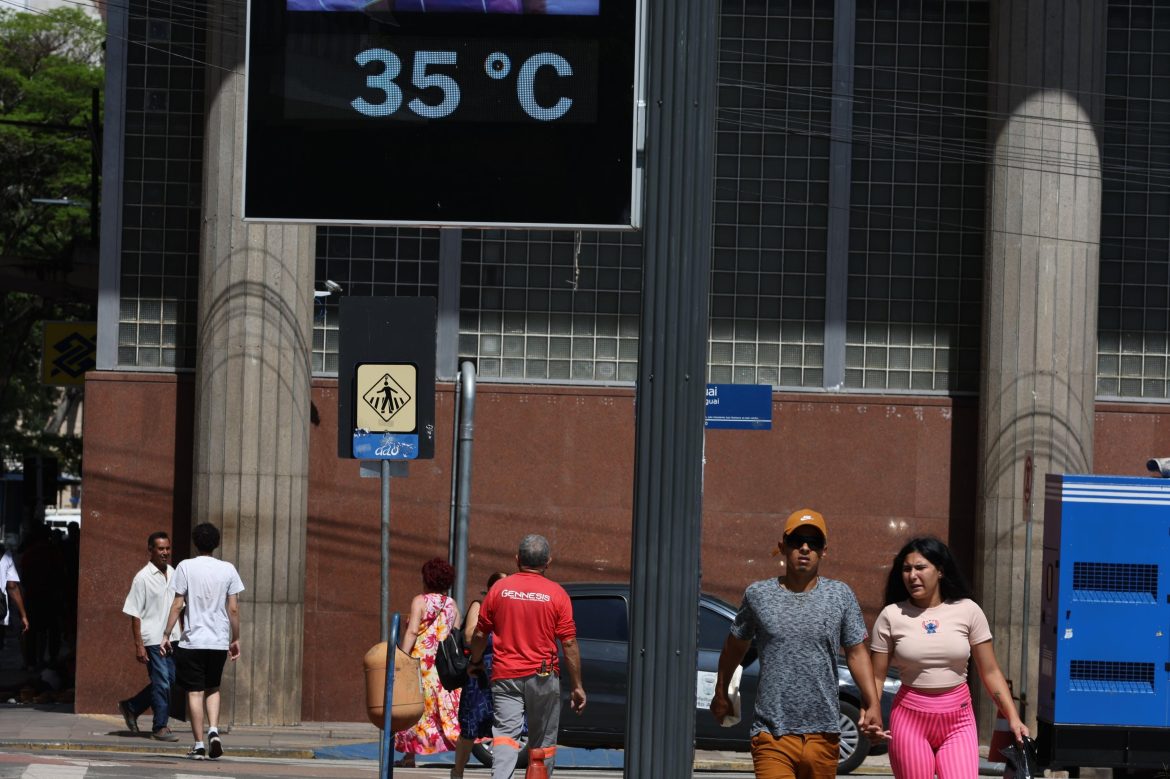 pelo-menos-10-cidades-devem-passar-dos-35oc-no-rs-nesta-segunda;-saiba-como-deve-ficar-o-tempo-na-ultima-semana-do-verao