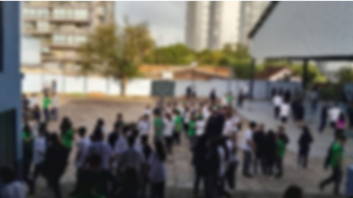 aulas-sao-canceladas-apos-principio-de-incendio-em-escola-da-serra;-auditorio-precisou-ser-desocupado-as-pressas