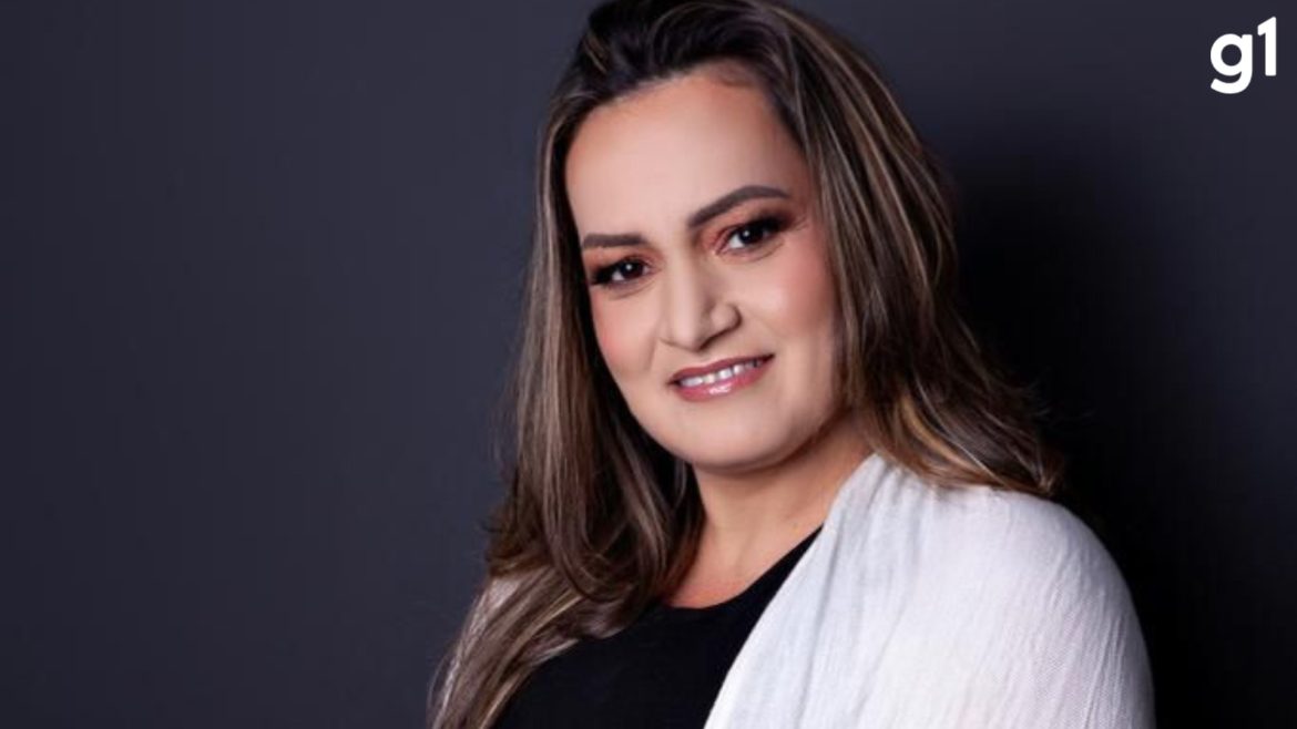 familiares-se-despedem-de-mulher-morta-com-tiro-de-espingarda-no-rs;-suspeita-e-madrasta,-que-esta-foragida