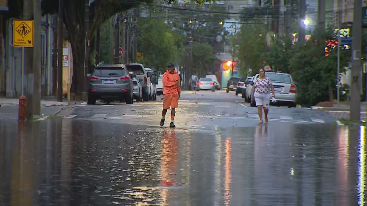 porto-alegre-teve,-em-pouco-mais-de-uma-hora,-um-terco-da-chuva-esperada-para-o-mes;-veja-estragos