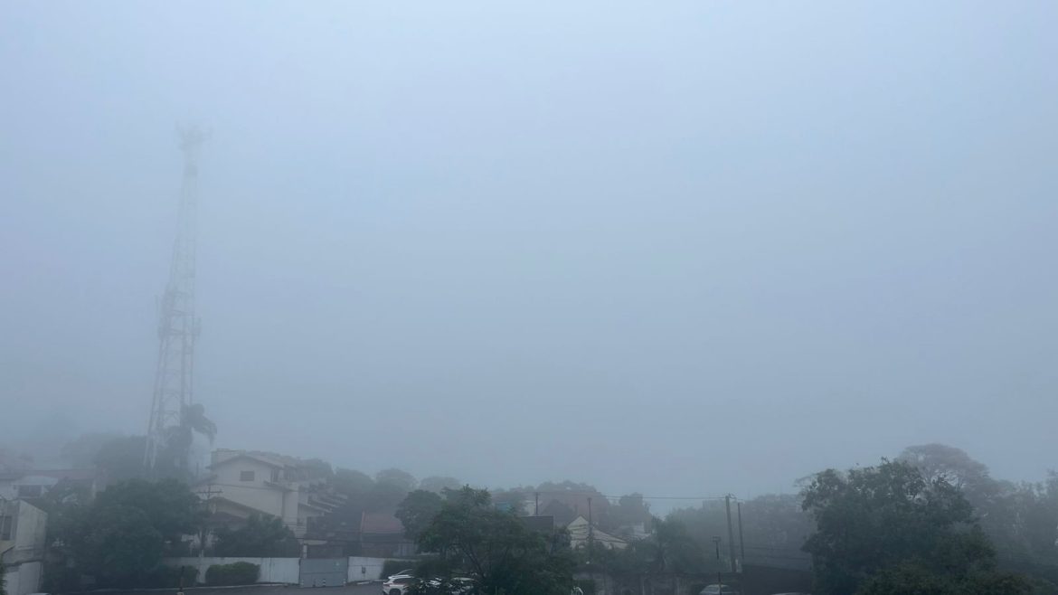 aniversariante-timida?-porto-alegre-amanhece-‘escondida’-sob-neblina-no-dia-em-que-completa-254-anos