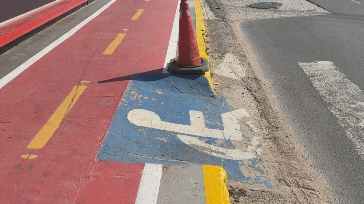cidade-no-rs-instala-ciclofaixa-em-trechos-com-piso-tatil-para-cegos-e-rampa-para-cadeirantes;-veja-imagens