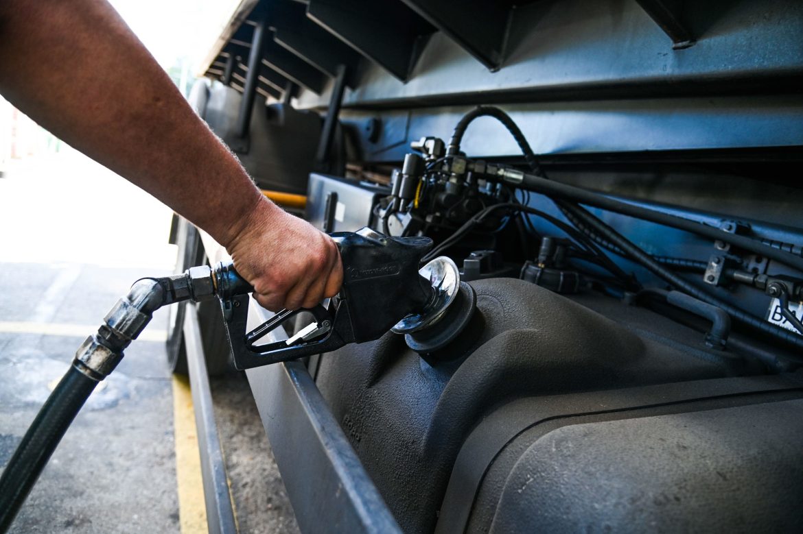 produtores-do-rs-relatam-dificuldades-para-comprar-diesel-e-alta-no-preco,-mas-anp-nega-desabastecimento