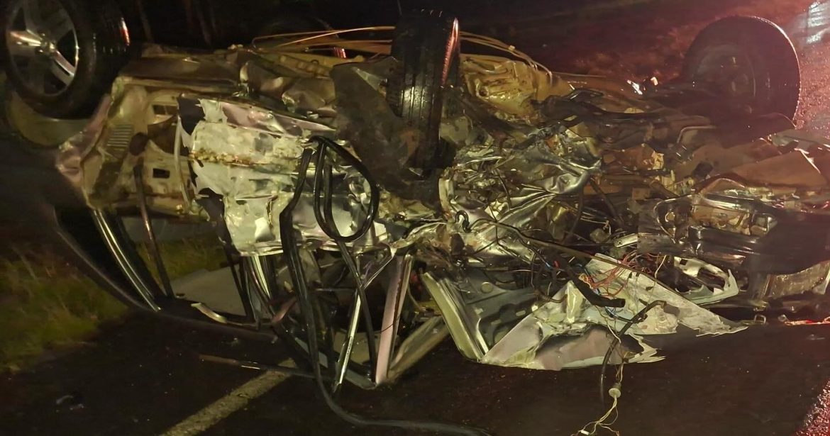 motorista-morre-apos-ser-ejetado-de-veiculo-em-colisao-entre-dois-carros-no-rs;-dois-ficam-feridos