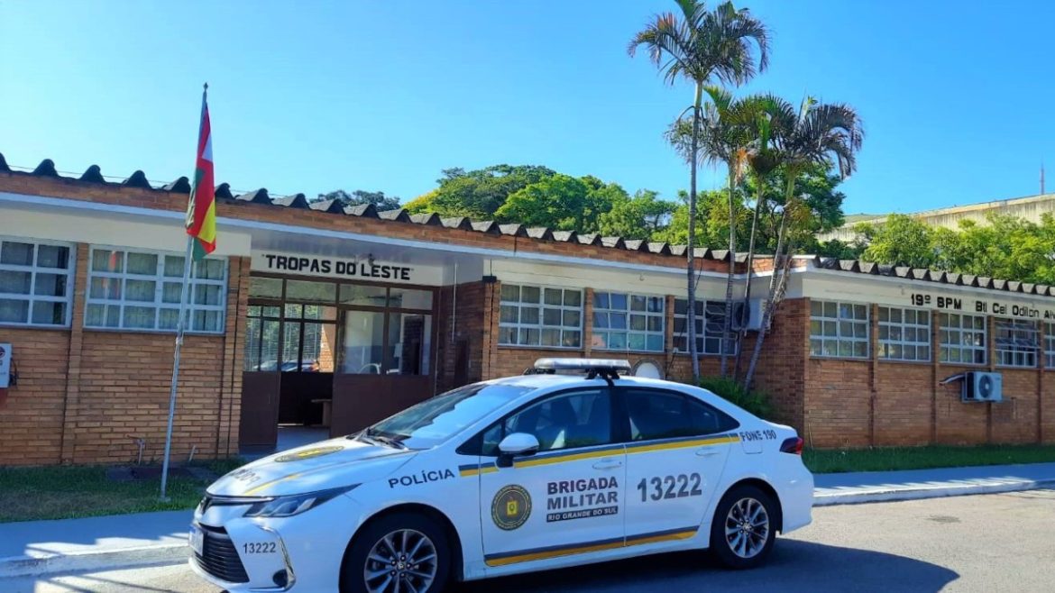 homem-em-surto-e-morto-apos-tentar-tomar-arma-e-agredir-pm-de-folga-em-porto-alegre,-diz-policia