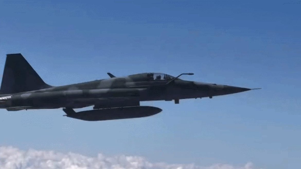 ‘obedeca-a-todos-os-comandos’:-piloto-relata-como-foi-ser-interceptado-por-caca-da-fab-no-rs