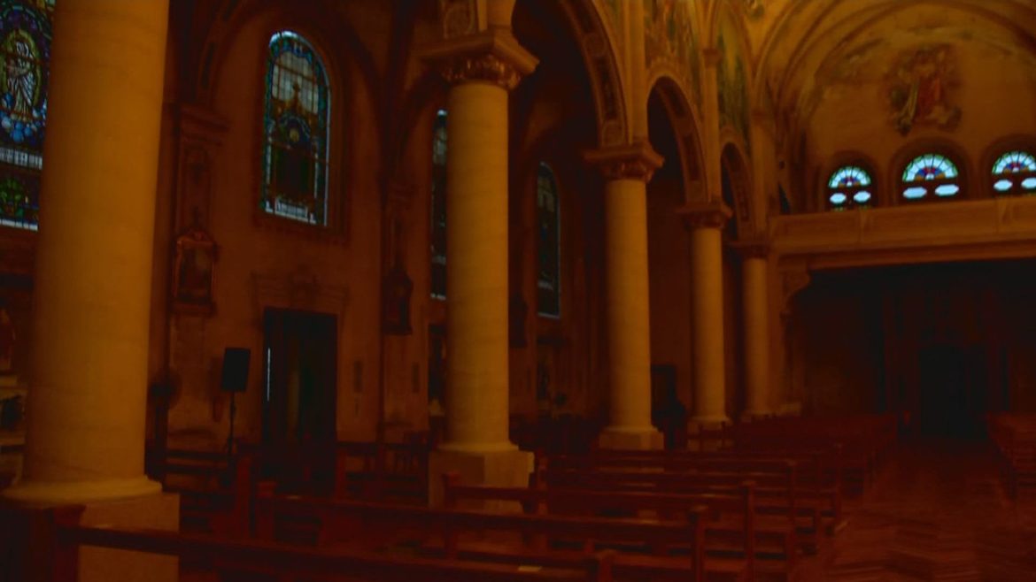 missa-as-escuras:-furto-de-fios-deixa-catedral-de-pelotas-com-iluminacao-comprometida