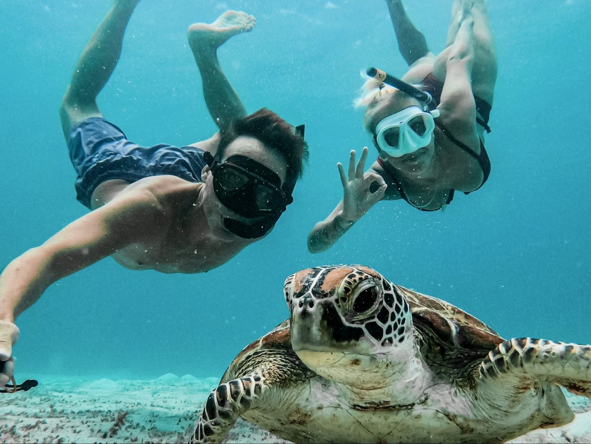 um-cep-para-chamar-de-seu:-casal-de-influenciadores-nomades-que-viralizou-com-videos-pelo-mundo-se-‘aposenta’-e-fixa-moradia-no-rs