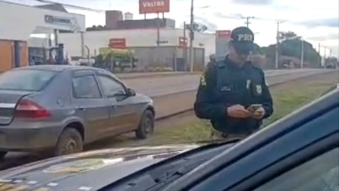 r$-500-mil-em-debitos:-carro-com-mais-de-600-multas-vencidas-e-apreendido-no-rs