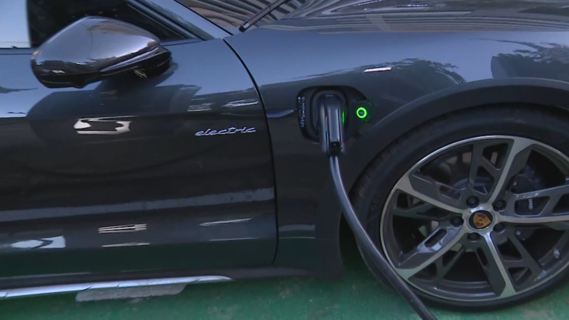 porto-alegre-instala-primeiro-‘carregador’-publico-para-carros-eletricos-do-brasil