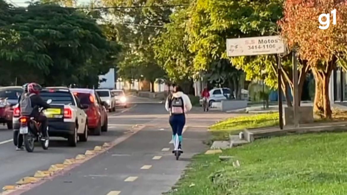 cidade-do-rs-passa-a-multar-quem-trafega-com-patinete-eletrico-em-calcadas-ou-na-contramao;-saiba-o-que-pode-e-o-que-nao-pode