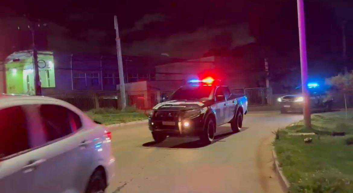 treze-pessoas-sao-presas-durante-operacao-contra-suspeitos-de-trafico-de-drogas,-venda-de-armas-e-lavagem-de-dinheiro-na-bahia