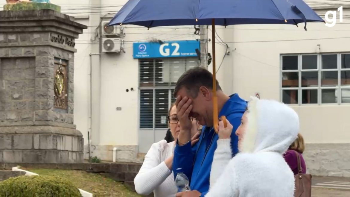 ‘virou-cinza’:-frei-chora-apos-incendio-que-destruiu-igreja-centenaria-de-flores-da-cunha;-veja-video