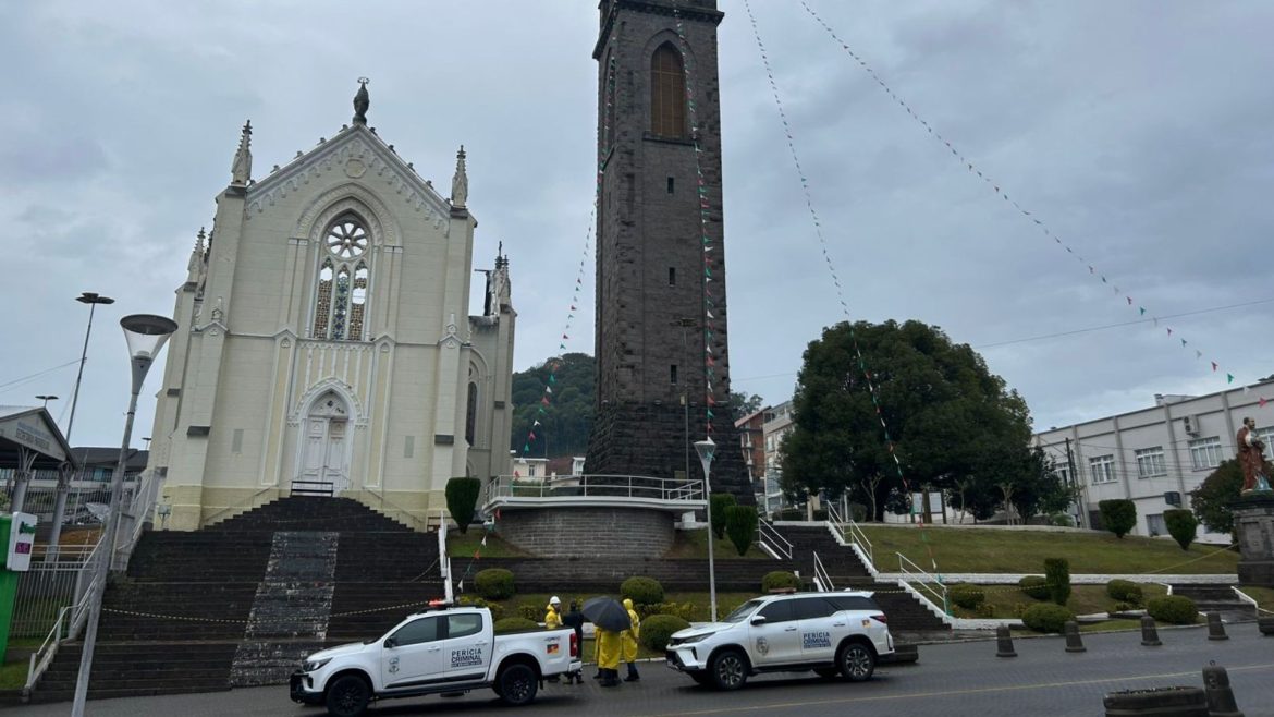 antes-e-depois:-incendio-em-igreja-centenaria-e-controlado-no-rs;-veja-como-ficou-o-local-apos-destruicao