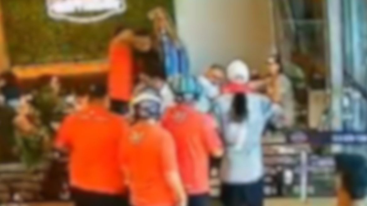 suspeito-de-invadir-padaria-para-agredir-torcedor-antes-de-gre-nal-e-preso-no-rs;-video-mostra-acao-do-grupo