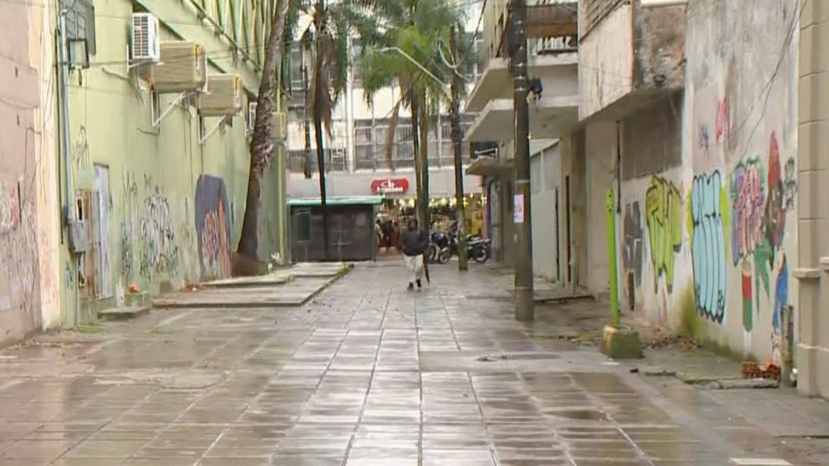 homem-em-situacao-de-rua-morre-durante-noite-fria-em-pelotas-e-policia-investiga-possivel-hipotermia