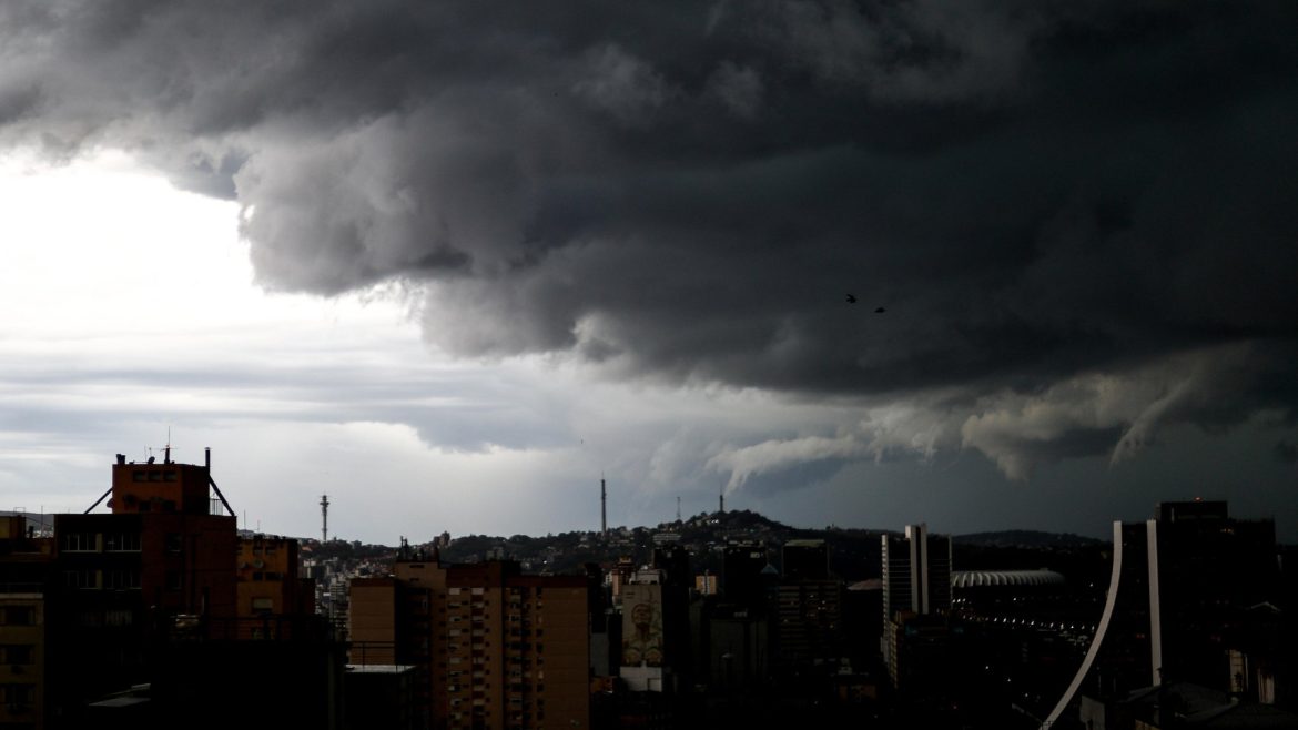 rs-tem-previsao-de-tempestade-e-aviso-para-ventos-de-ate-100-km/h-neste-domingo;-veja-as-regioes-afetadas