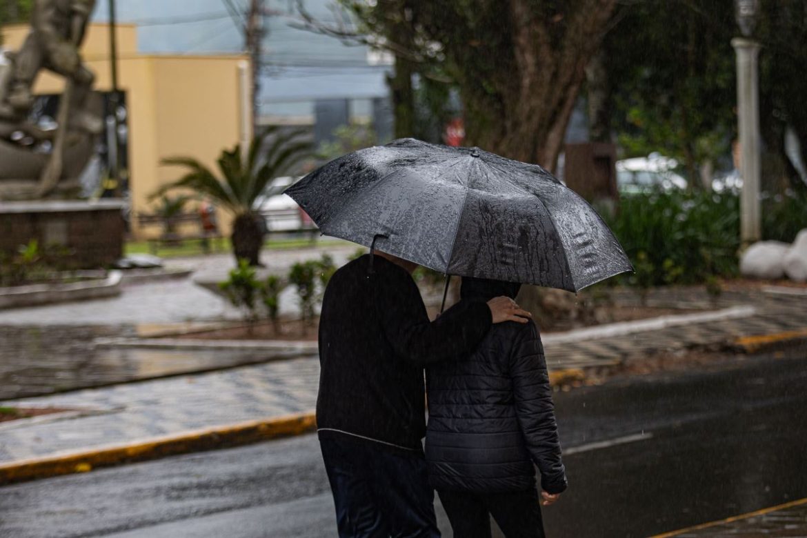 como-sera-o-dia-dos-namorados-no-rs?-previsao-do-tempo-indica-chuva-e-frio;-confira