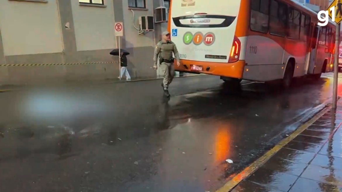 mulher-morre-atropelada-por-onibus-ao-atravessar-rua-em-santa-maria