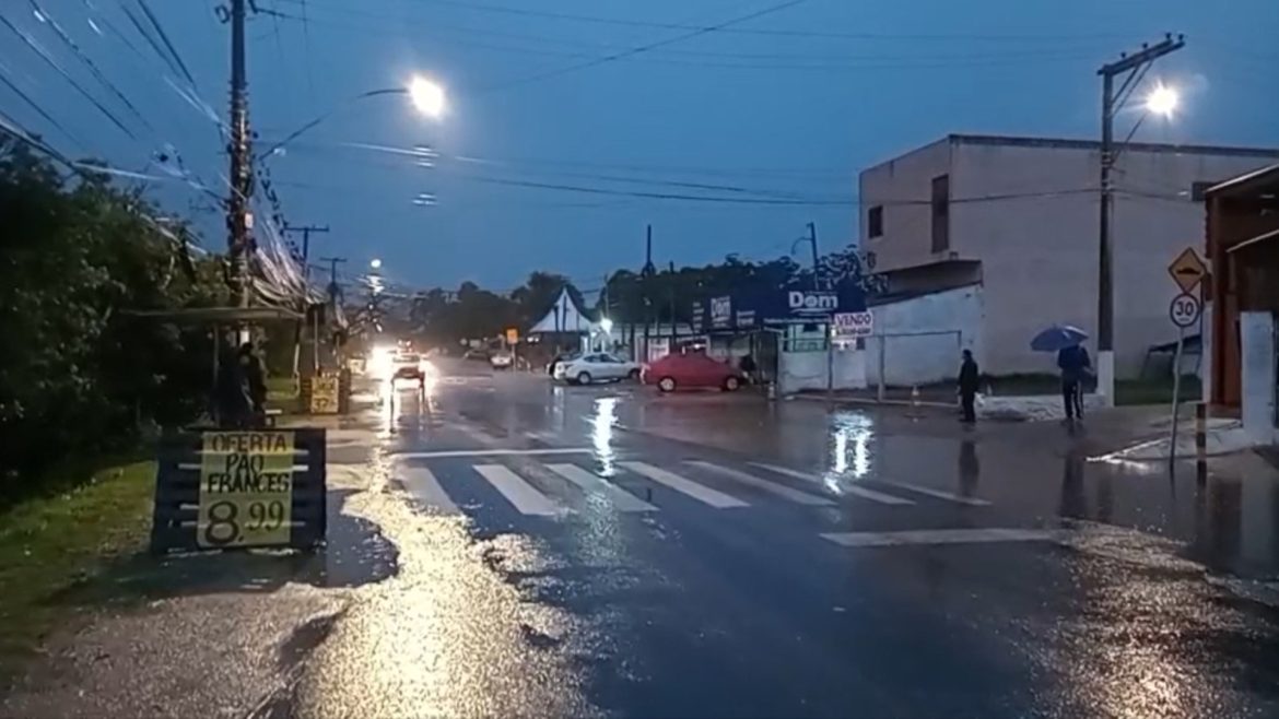 ciclone-extratropical-provoca-chuva-forte-e-deixa-rs-sob-aviso;-saiba-quais-regioes-podem-ser-afetadas