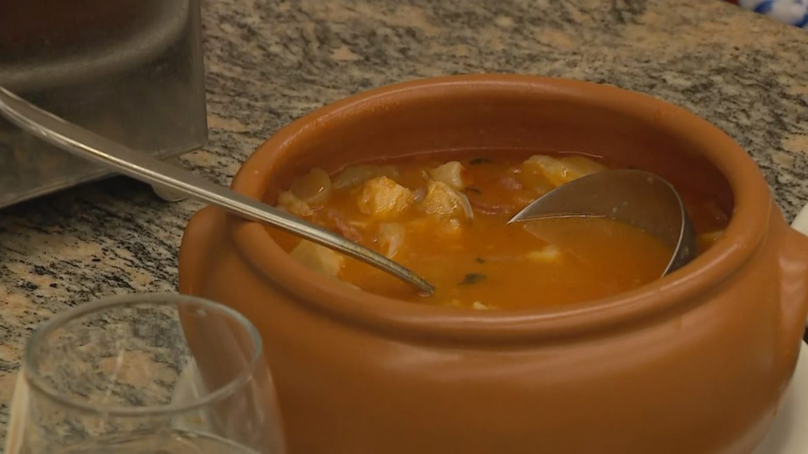 mocoto-no-cafe-da-manha?-prato-‘polemico’-e-servido-bem-cedinho-e-faz-sucesso-entre-trabalhadores-no-mercado-publico-de-porto-alegre