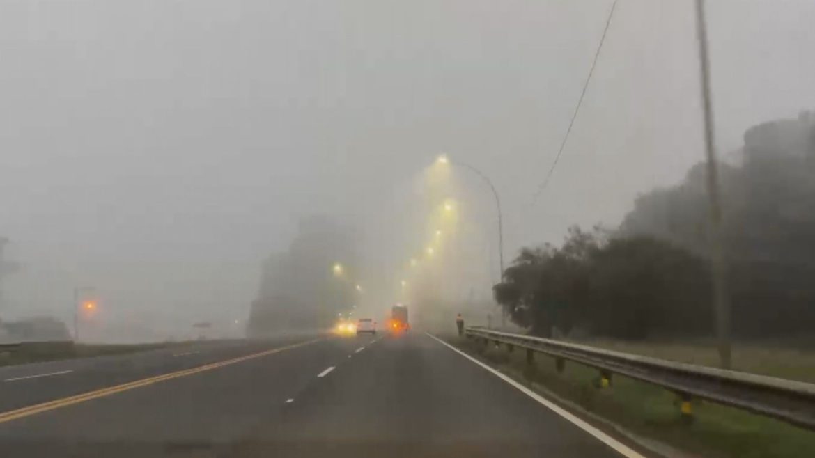 forte-neblina:-motoristas-enfrentam-baixa-visibilidade-em-rodovias-do-rs