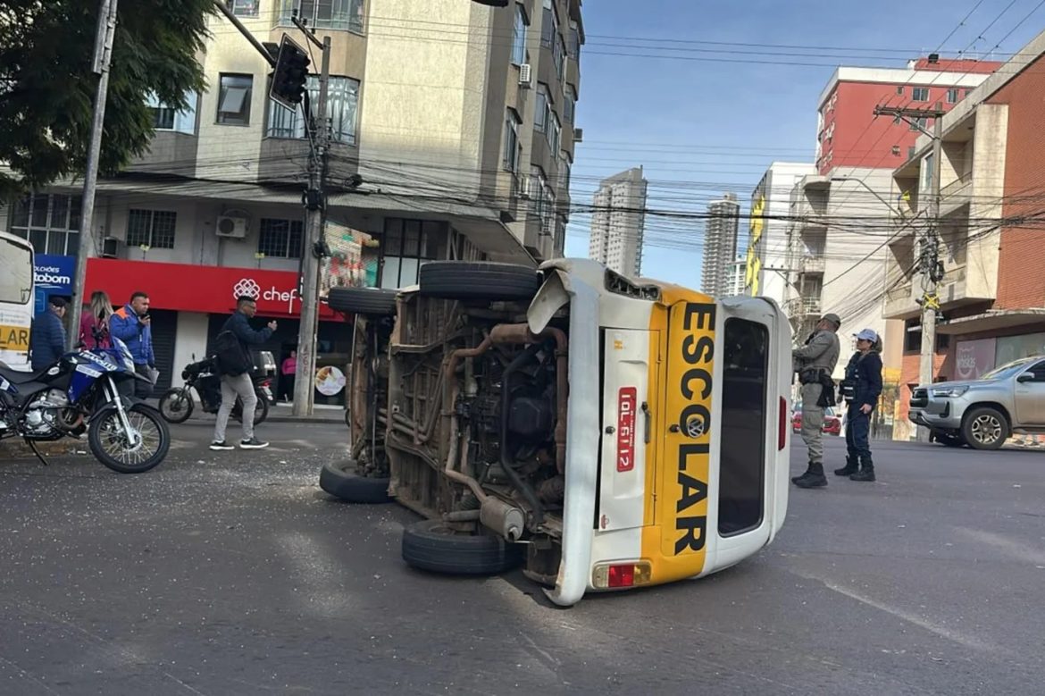 sete-criancas-ficam-feridas-apos-acidente-entre-onibus-e-van-escolares-no-rs;-video
