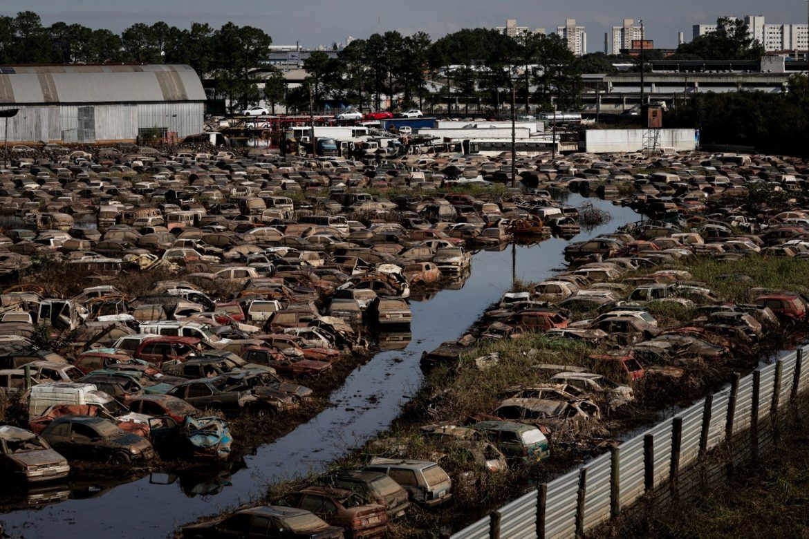 carros-da-enchente:-veiculos-com-preco-baixo-escondem-danos-e-risco-ao-comprador-no-rs