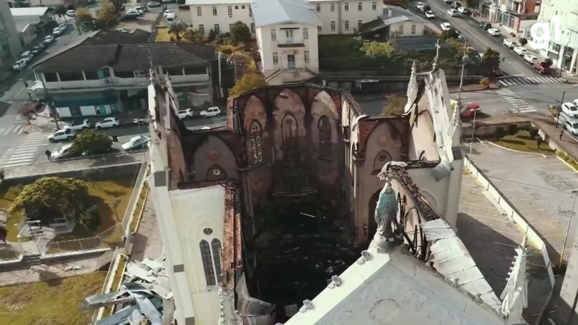 policia-conclui-investigacao-de-incendio-que-destruiu-igreja-centenaria-no-rs-sem-apontar-suspeitos