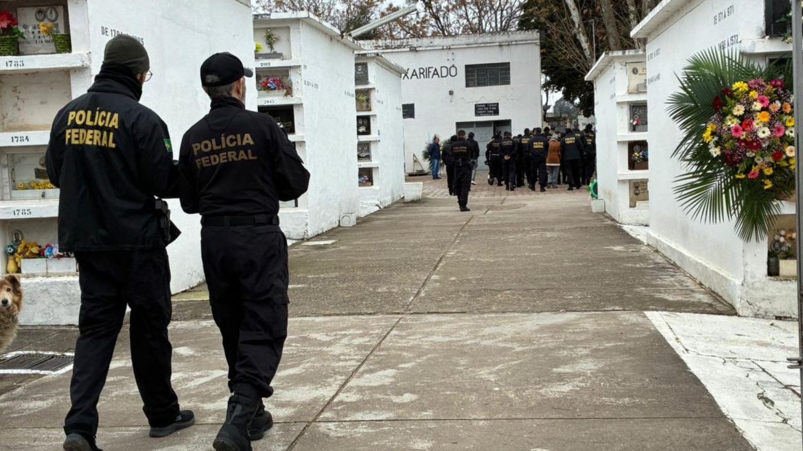 delegado-da-pf-que-morreu-baleado-por-pm-durante-operacao-e-sepultado-em-bage