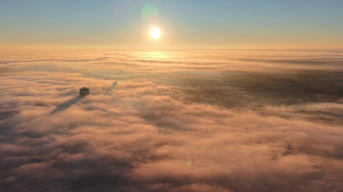 video-de-amanhecer-mostra-predios-furando-‘mar-de-nuvens’-em-cidade-do-rs-durante-frio-de-0oc