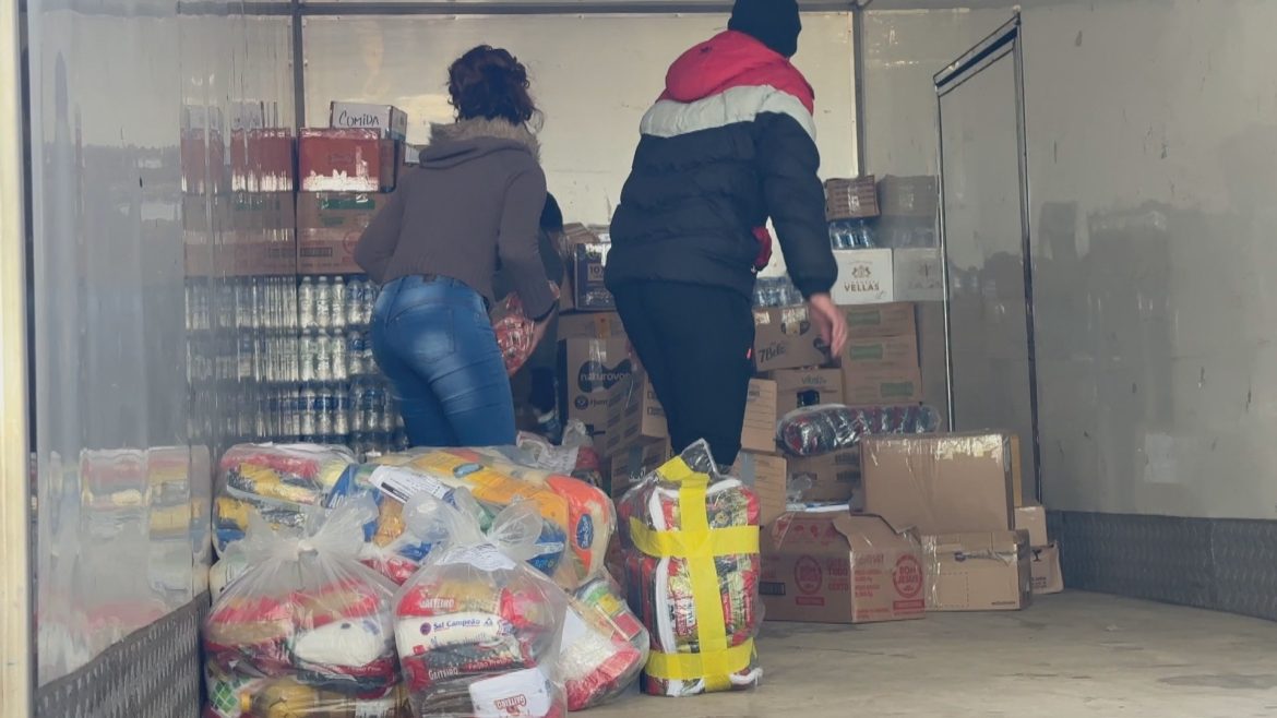 ‘voce-esta-aqui,-mas-seu-coracao-esta-la’,-diz-venezuelano-que-organiza-doacoes-no-rs-apos-terremoto